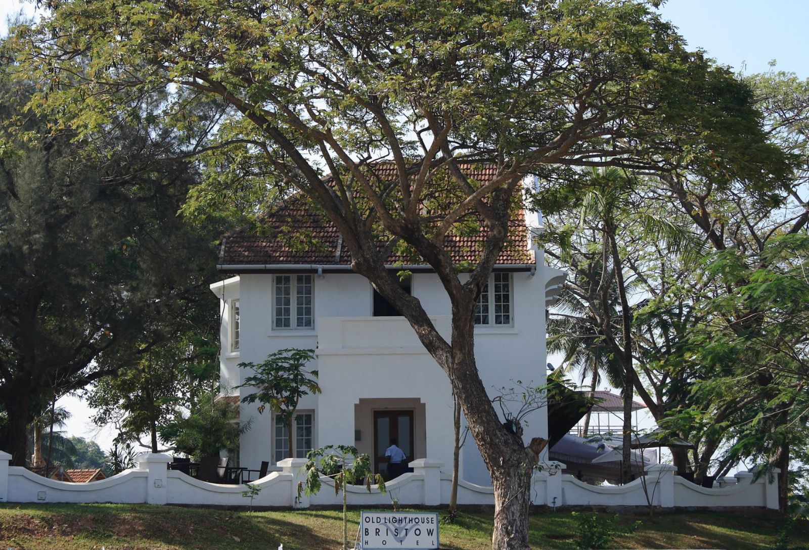 Travel Guide to Fort Kochi: Best Sea View Hotels, Seafood & Waterfront Experiences